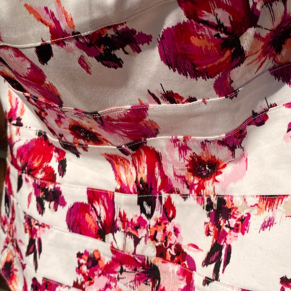 White House Black Market size 2 Floral Strapless Top Side zip hot pink/white - Picture 6 of 6